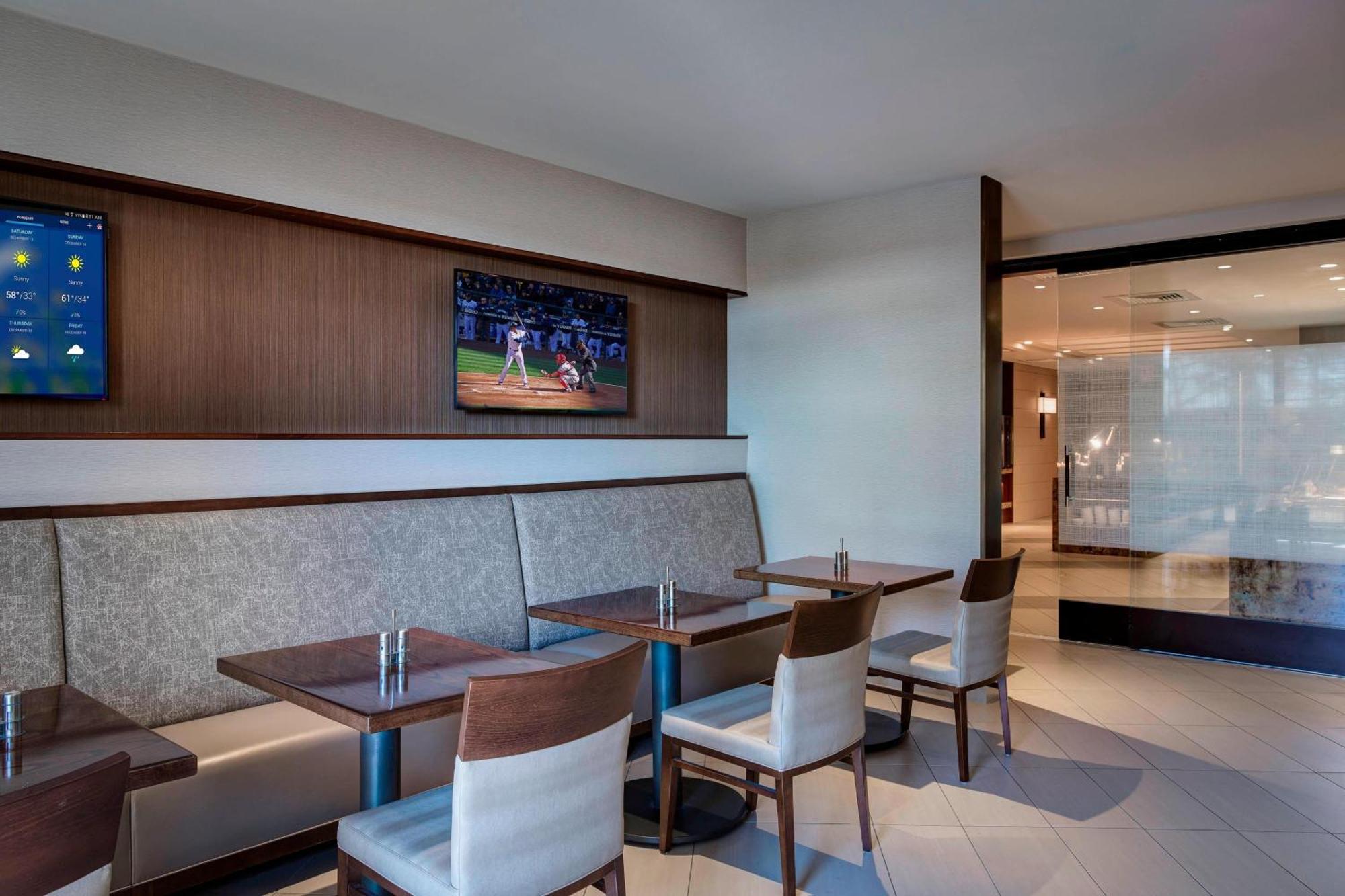 Hotel Airport Marriott At George Bush Intercontinental 4*